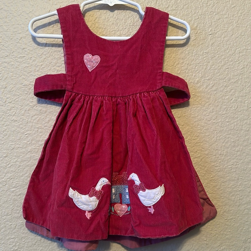 Darling vintage geese pinafore apron.